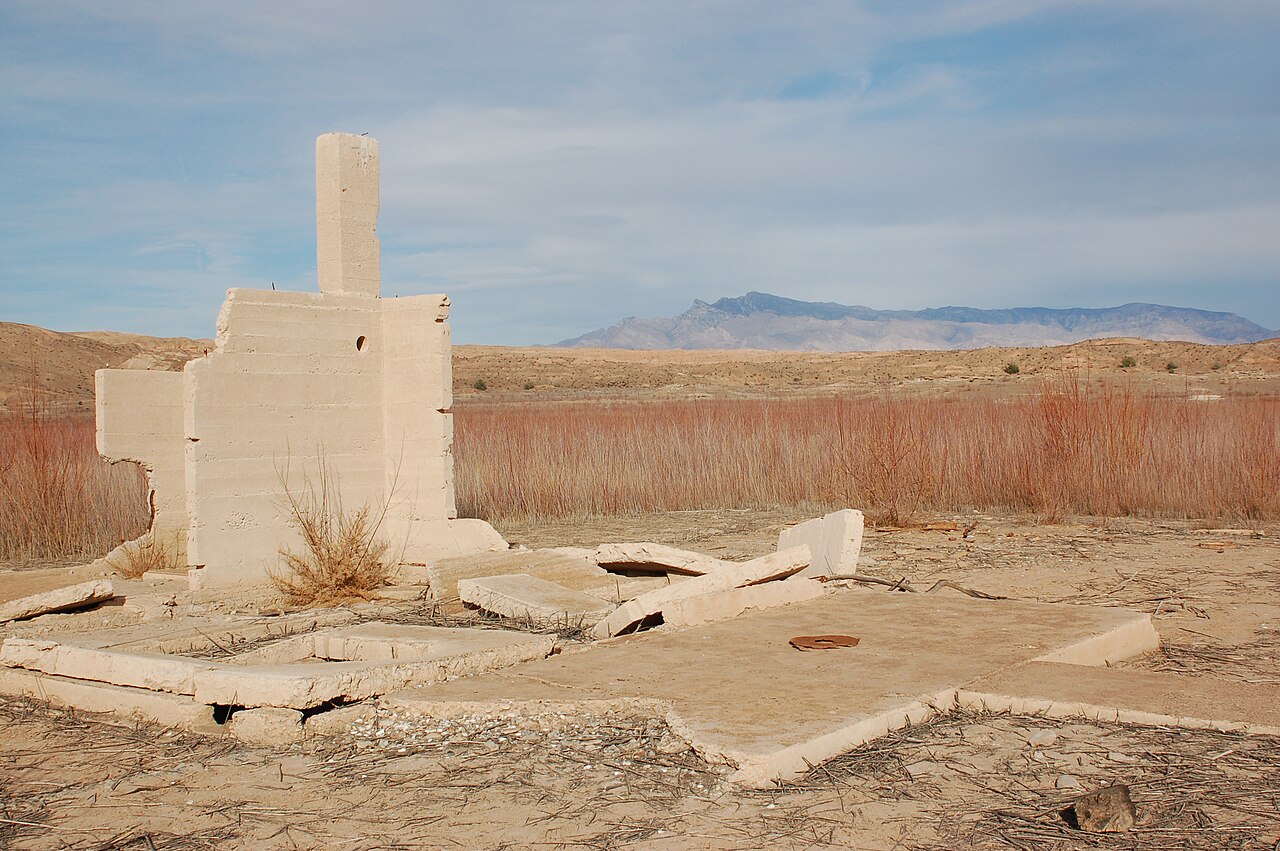 A concrete ruin at St. Thomas on the exposed lakebed.