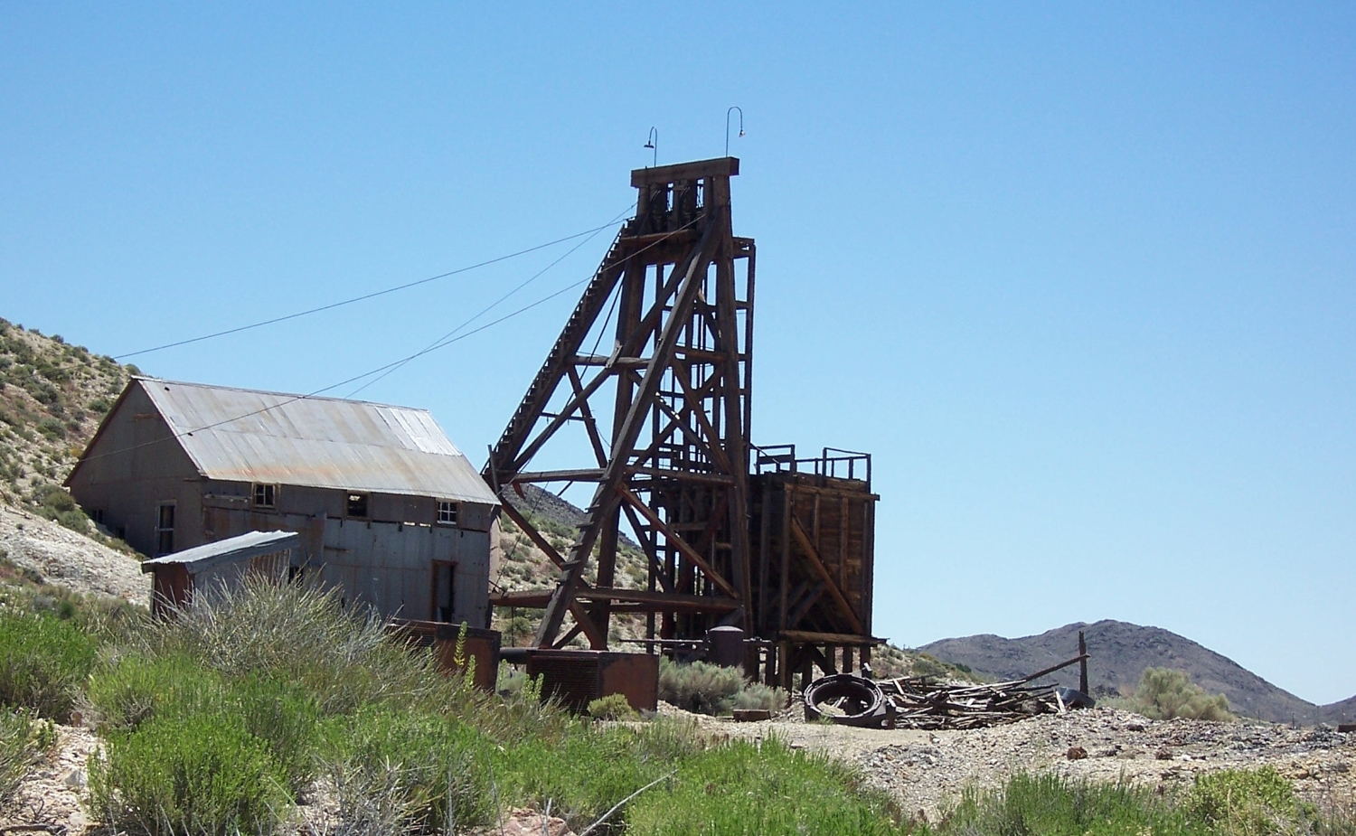 A mine headframe on the hill above Tonopah.
